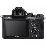 Câmera Fotográfica Digital Sony Alpha 7 II Mirrorless com Lente FE 28-70mm f/3.5-5 OSS Preta e Kit de Acessórios